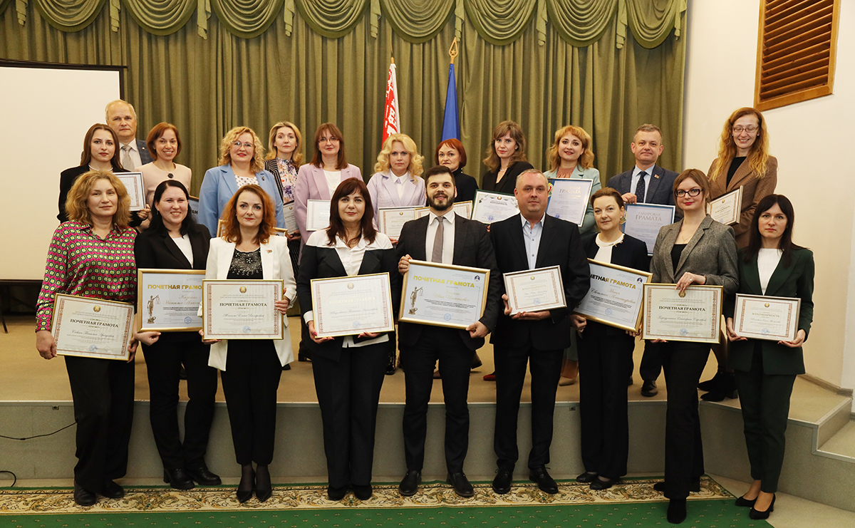 Лепшых работнікаў Цэнтра ўшаноўвалі напярэдадні прафесійнага свята