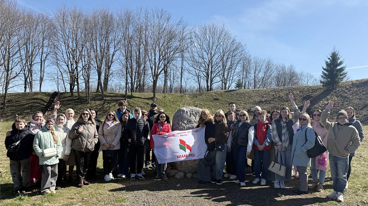 Общая история. Работники НЦЗПИ совершили экскурсию в музей-замок «Стары Менск» ко Дню единения народов Беларуси и России