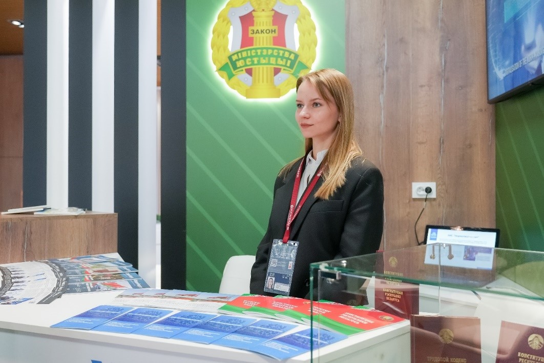 Лічбавізацыя нарматворчасці і новыя тэхналогіі працы з прававой інфармацыяй. Магчымасці АІС «Нарматворчасць» прэзентавалі на пляцоўцы XIII Пецярбургскага міжнароднага юрыдычнага форуму