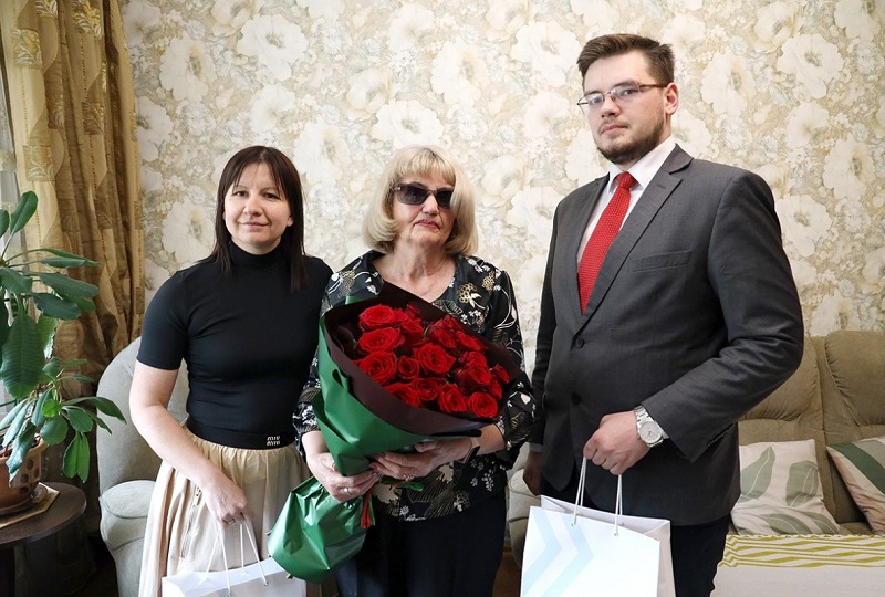 Мужество и стойкость. Поздравили с наступающим праздником минчанку, пострадавшую от последствий Великой Отечественной войны