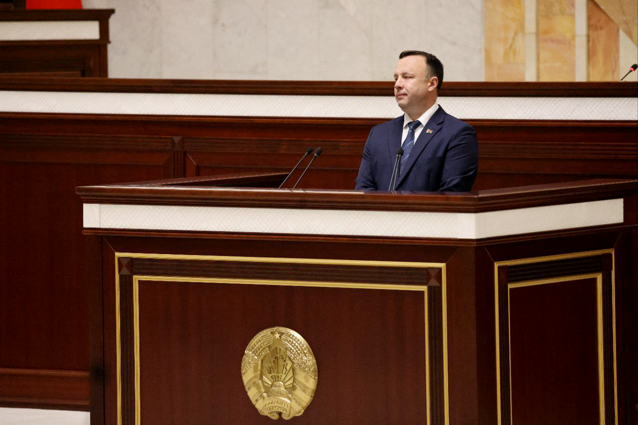 Директор НЦЗПИ представил на рассмотрение Палаты представителей законопроект «Об изменении законов по вопросам нормотворческой деятельности»