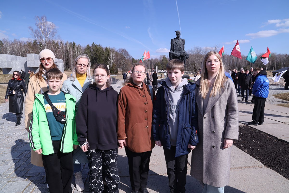 Посещение Хатыни