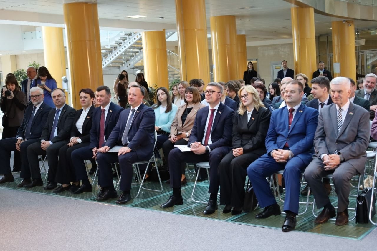 Директор НЦЗПИ принял участие в торжественном открытии выставки "Государственные и официальные геральдические символы"