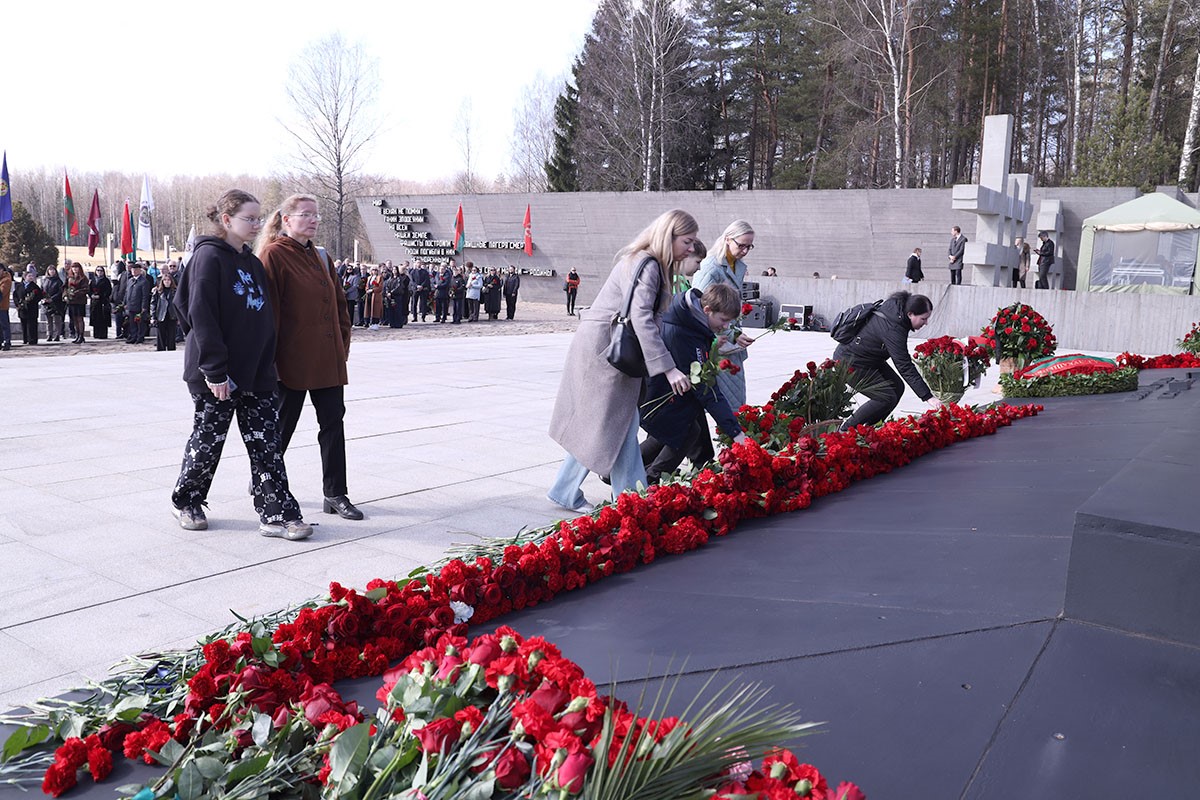 Посещение Хатыни