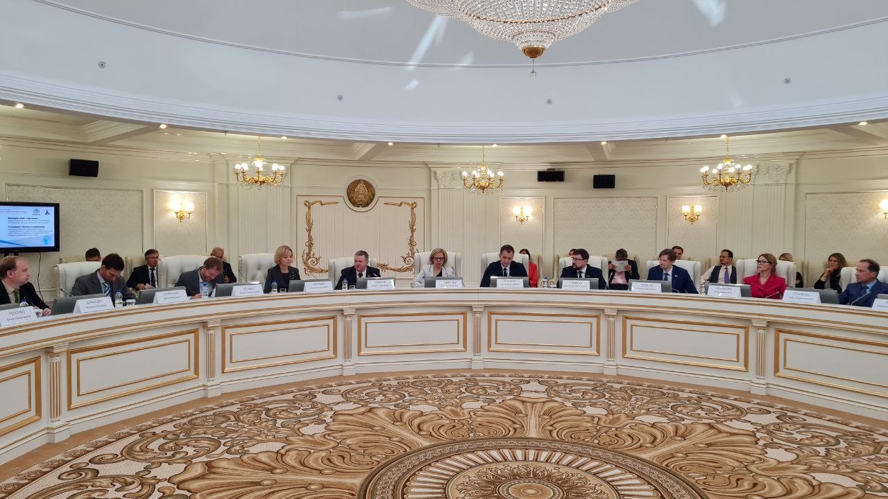 Круглый стол