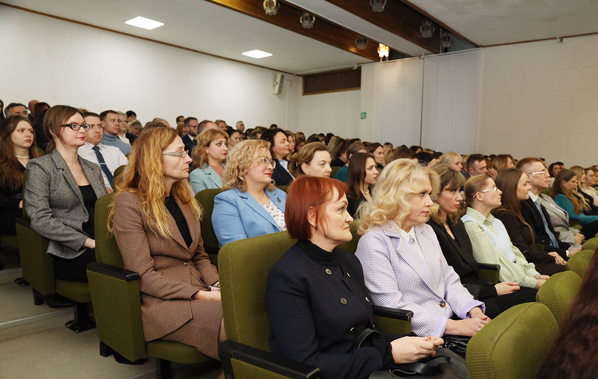 Лучших работников Центра чествовали в канун профессионального праздника